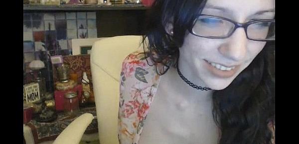  Nerdy webcam babe masturbate her pussy - freesexcams88.com